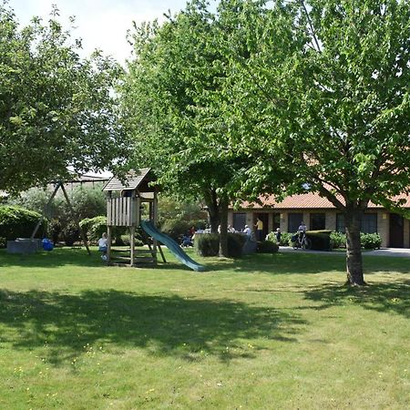 De Meiboom Vakantiehoeve Tot 21 Pers Langemark Bagian luar foto