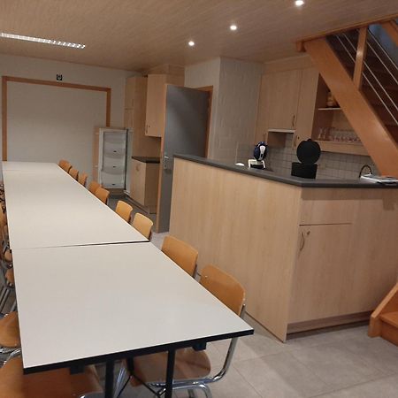 De Meiboom Vakantiehoeve Tot 21 Pers Langemark Bagian luar foto