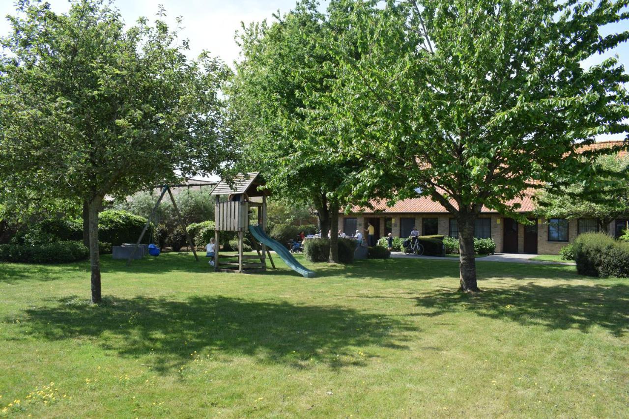 De Meiboom Vakantiehoeve Tot 21 Pers Langemark Bagian luar foto