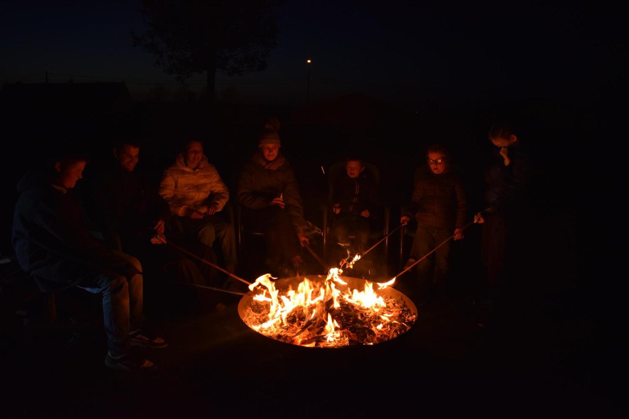 De Meiboom Vakantiehoeve Tot 21 Pers Langemark Bagian luar foto