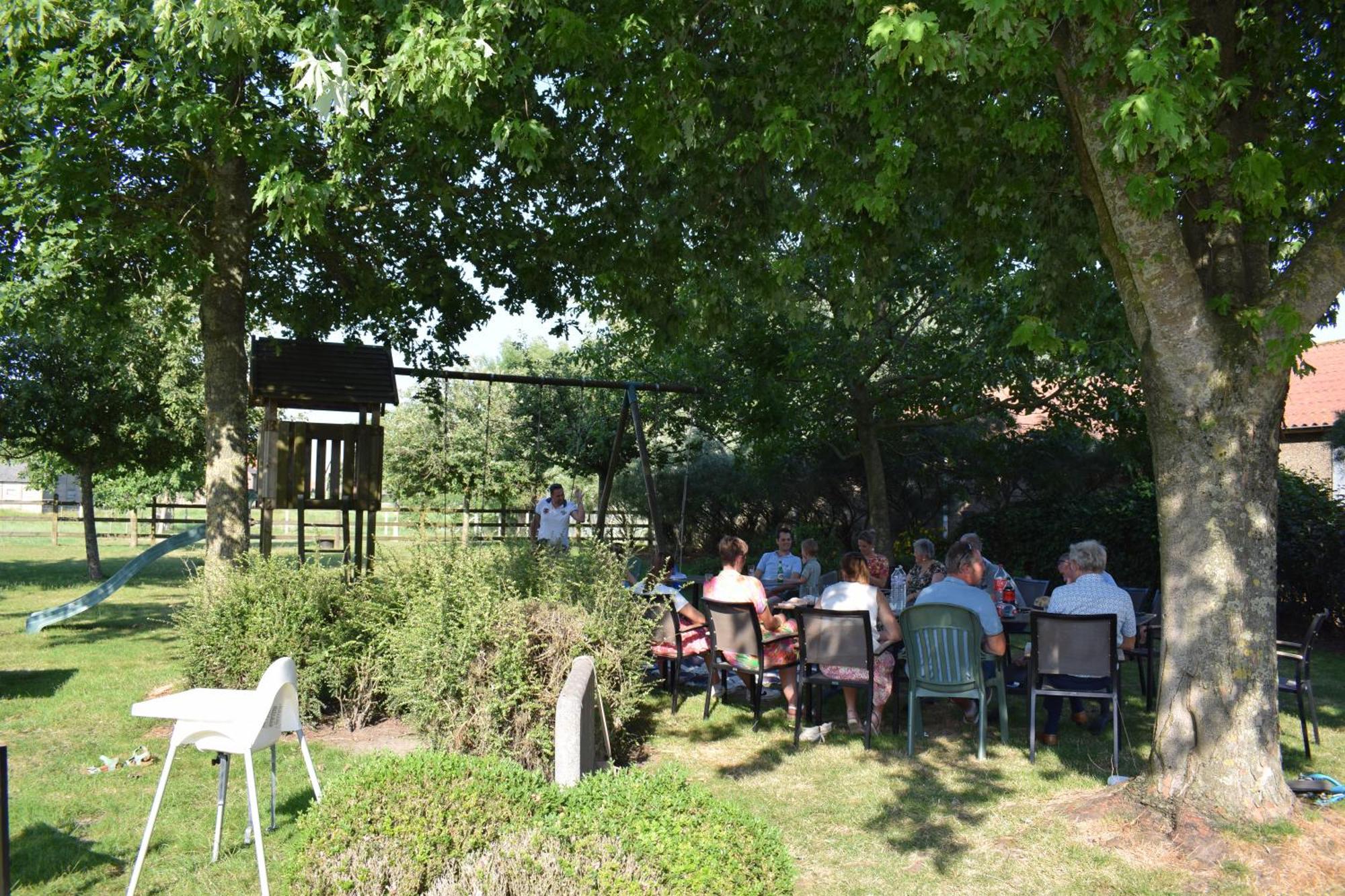 De Meiboom Vakantiehoeve Tot 21 Pers Langemark Bagian luar foto